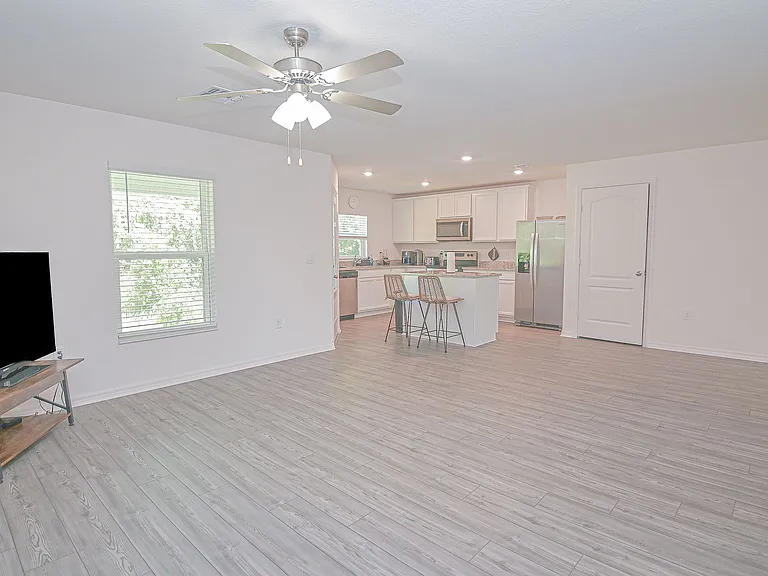 695 Bay Leaf Dr #MAIN — Photo 7