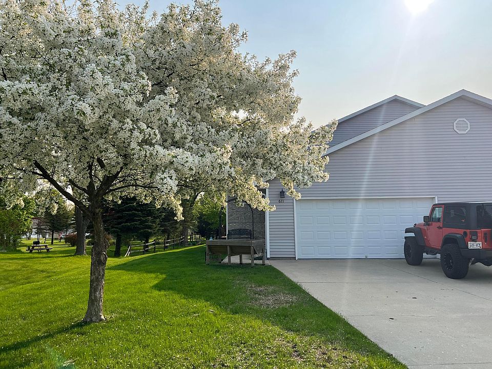 1st image of 611 Wellington Dr #611