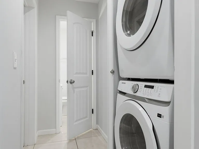 408 Elgin St #B — Photo 17