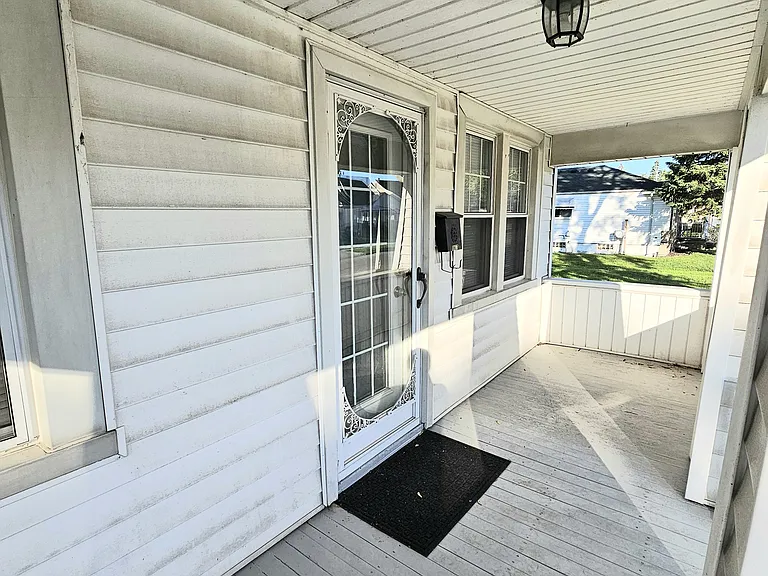 867 Farnham Ave — Photo 3