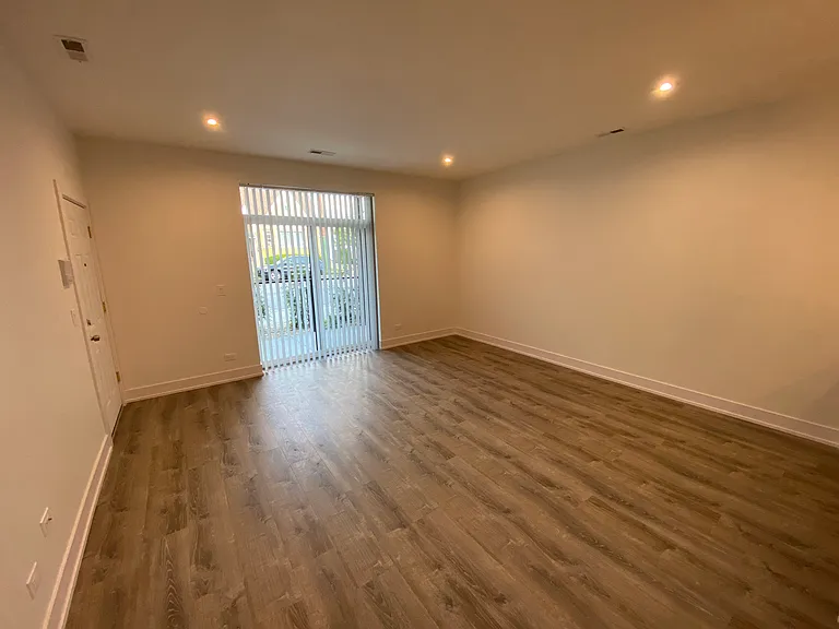 4418 N Austin Ave #101 — Photo 26