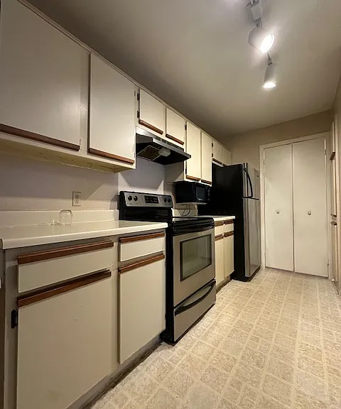 5500 Devonbriar Way #108 — Photo 4