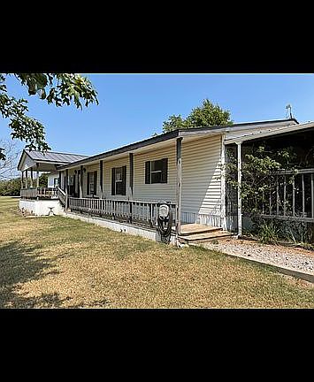 3rd image of 13 Indian Trails Ln