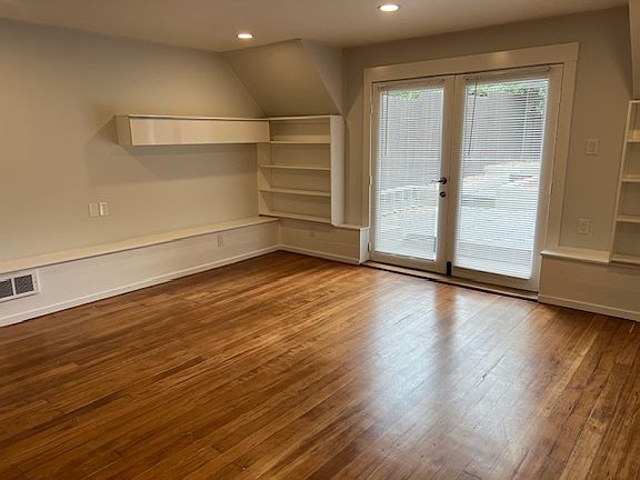 2nd image of 388 Byxbee St #1