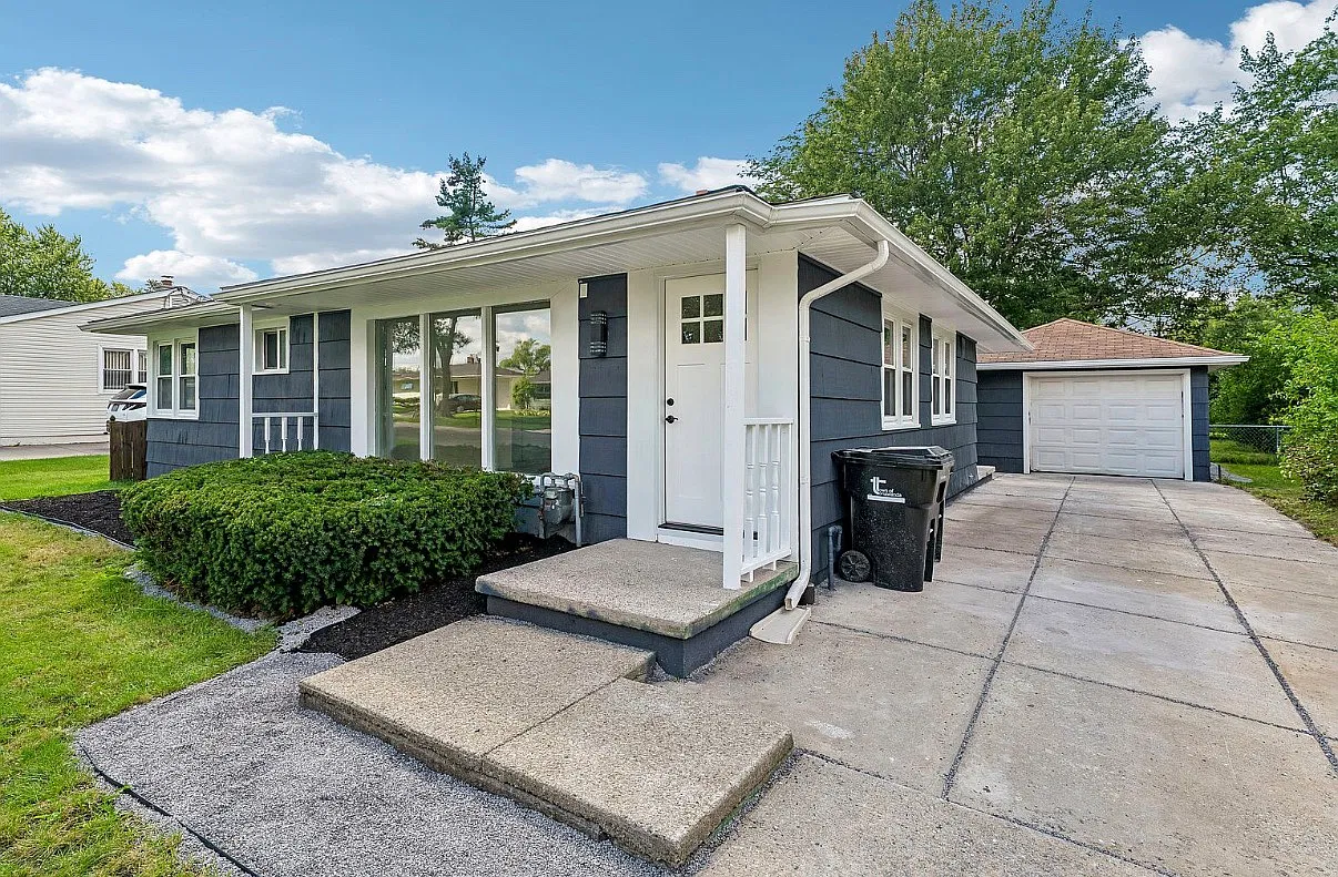 3 bed, 1049 sqft, $2,800 — Photo 1