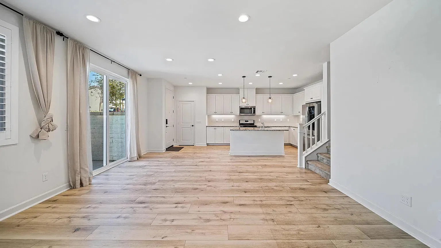 3 bed, 2.5 bath, 1725 sqft, $3,550 — Photo 2