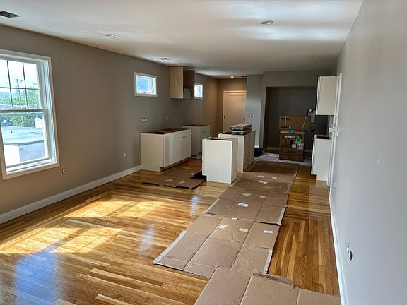 4th image of 10-12 Hillside Ave Floor 1