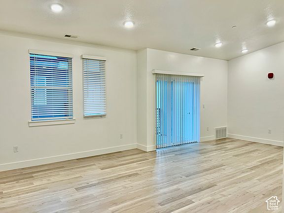 3rd image of 472 W 40 S #302