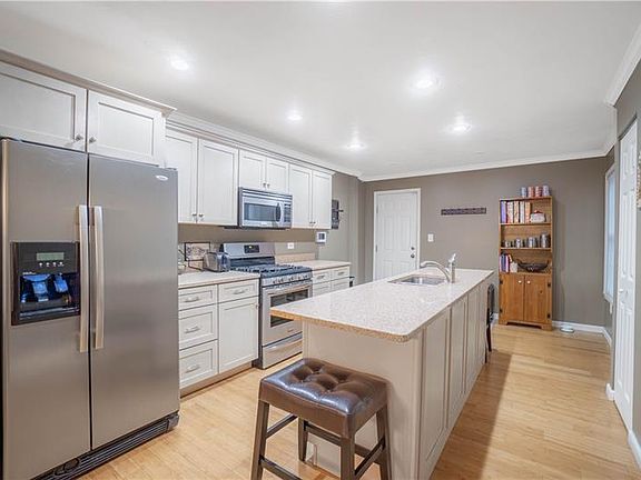 5th image of 913 Sunset Cir