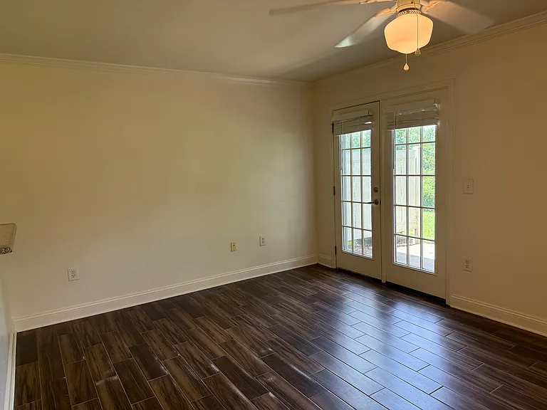 731 Majestic Dr — Photo 10