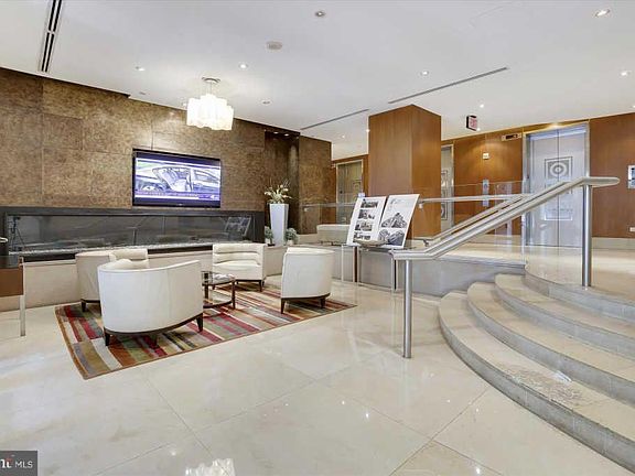 #02 Lobby