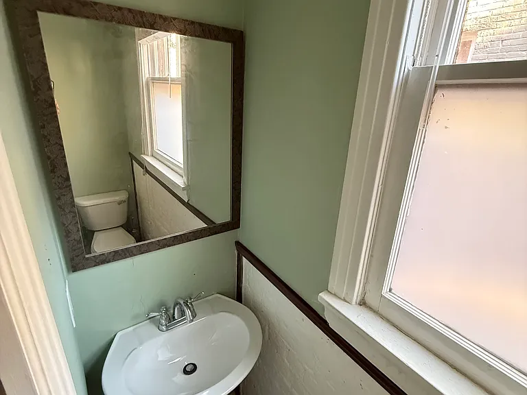 717 W Clay St — Photo 7