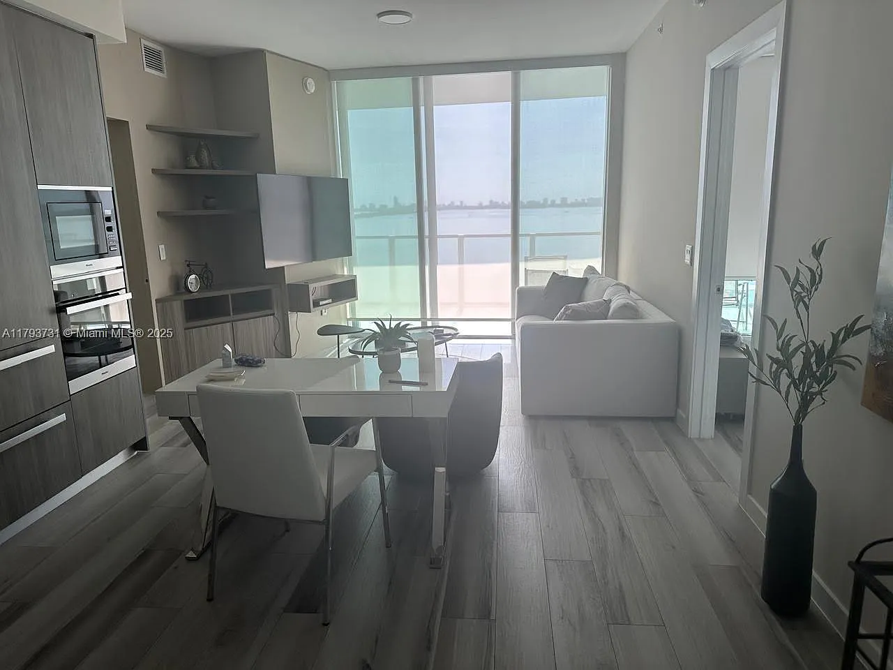2 bed, 1337 sqft, $7,000 — Photo 3