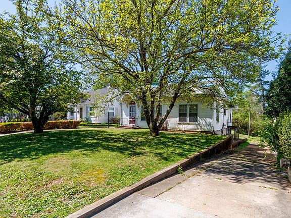 4th image of 612 Anderson Dr
