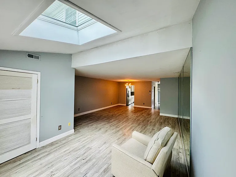 22 Wyckwood Ct — Photo 6