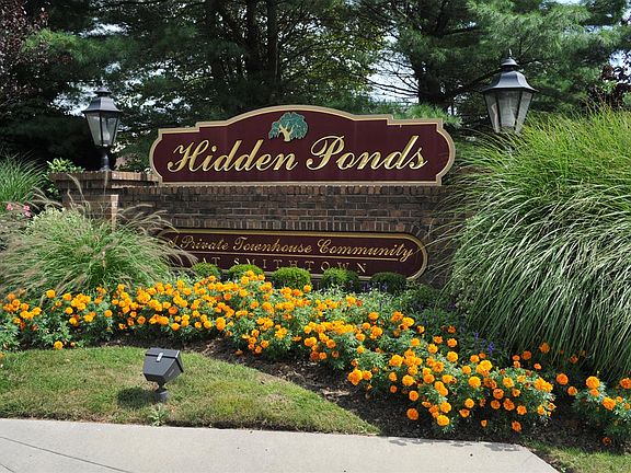 3rd image of 136 Hidden Ponds Cir