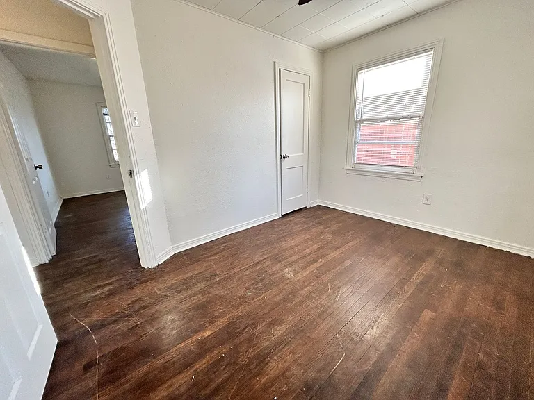 2803 2nd St — Photo 11