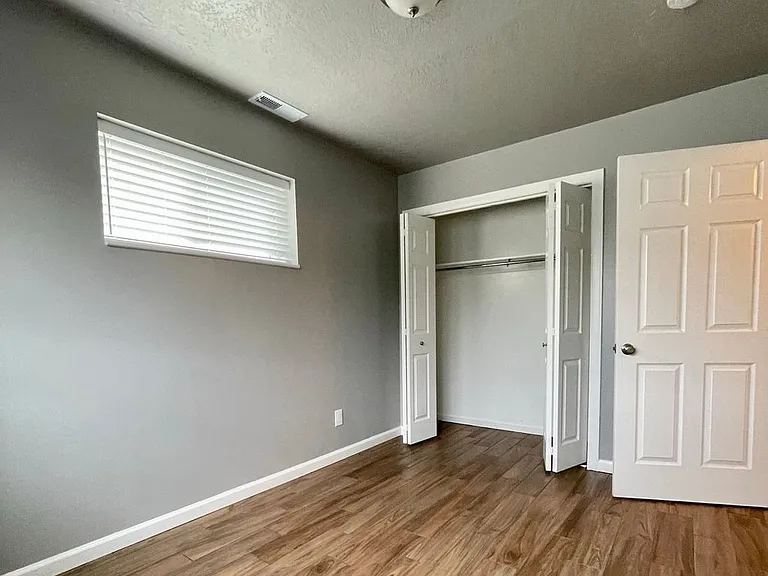 301 W Center St — Photo 11