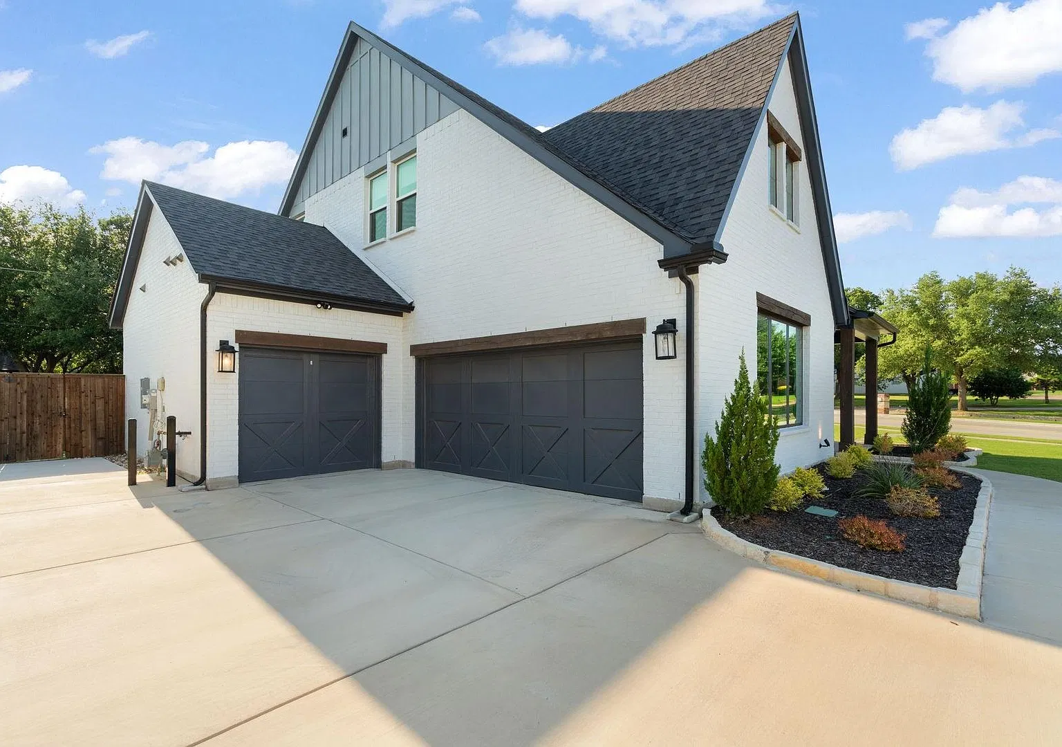 Coming Soon! A North Richland Hills Showstopper Stunning Two-Story Living at Its Finest! — Photo 2