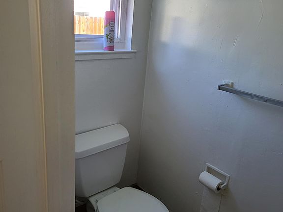 2nd image of 21747 Vallejo St