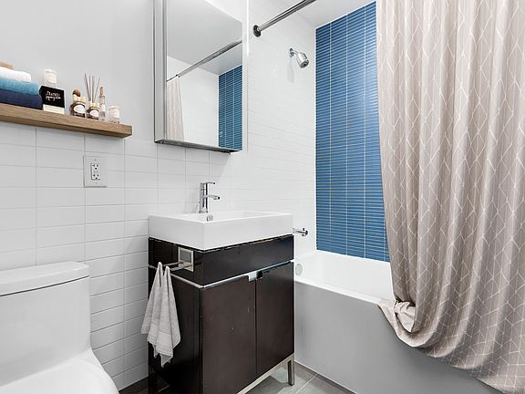 5th image of 200 E 39th St APT 18D
