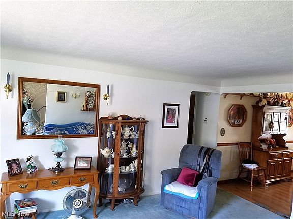 3rd image of 575 Darlington Dr