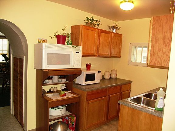 3rd image of 2908 Ezra Ave