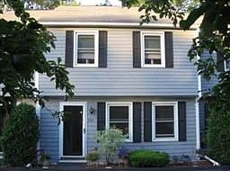 WELL-MAINTAINED TOWNHOUSE!!