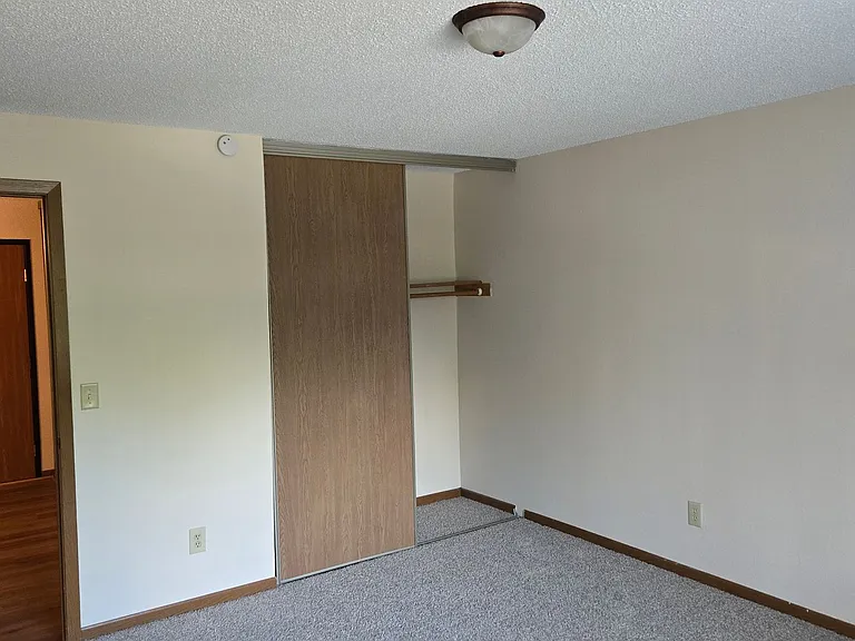 913 6th Ave NE #105 — Photo 8