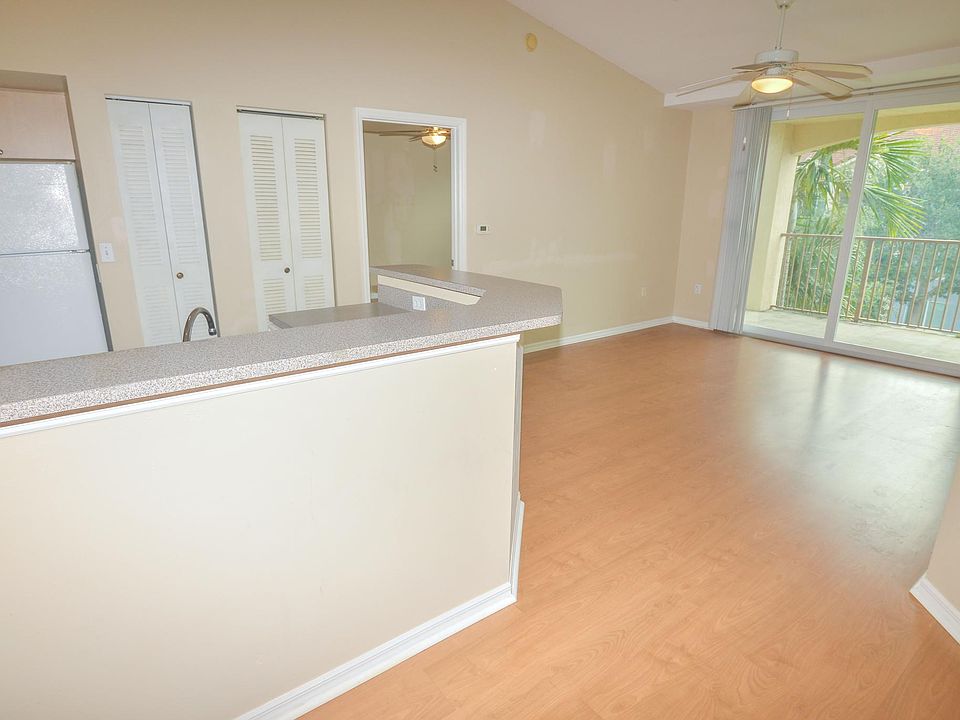 1st image of 623 Villa Cir #623