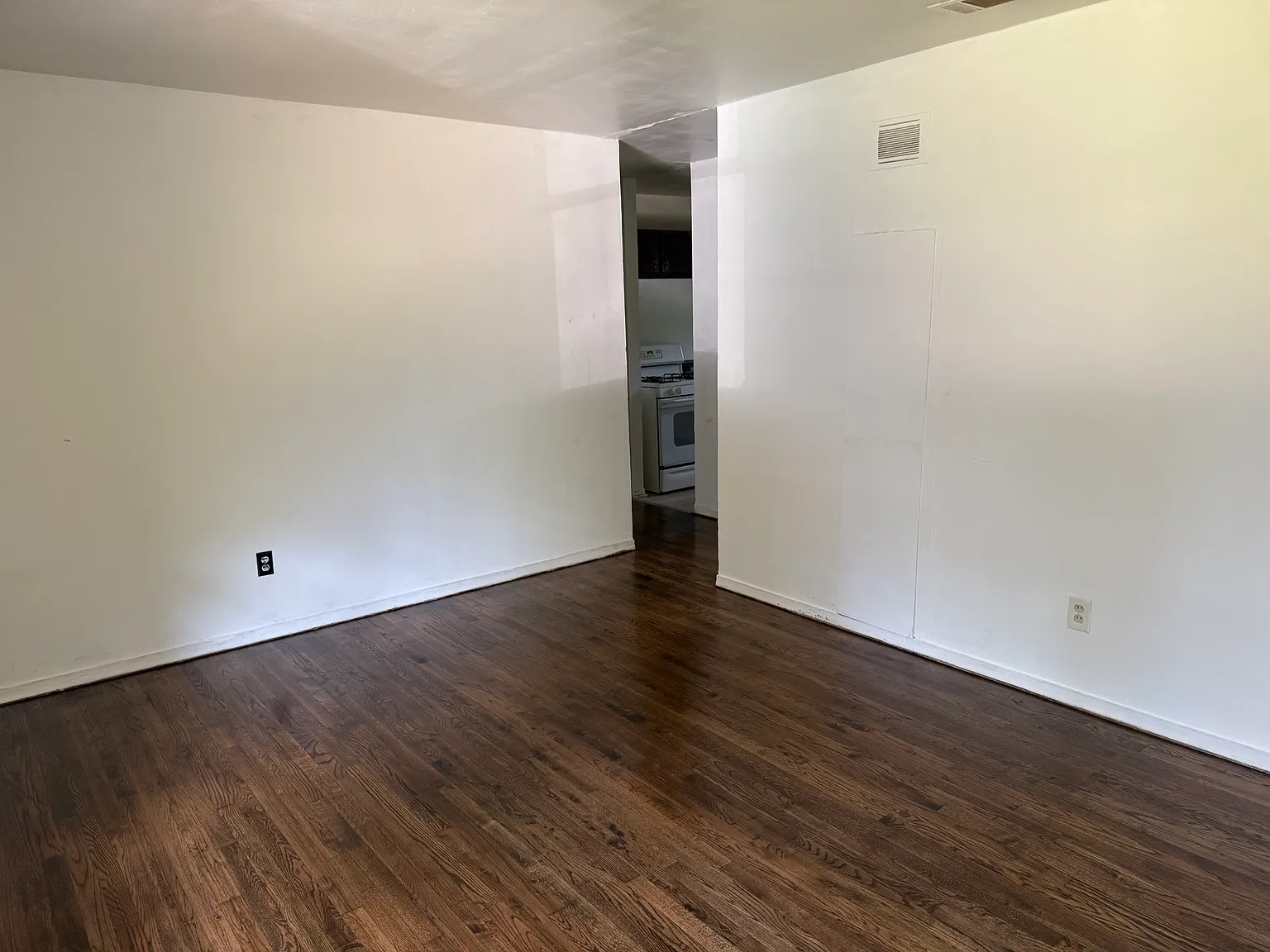 3 bed, 1050 sqft, $1,500 — Photo 3