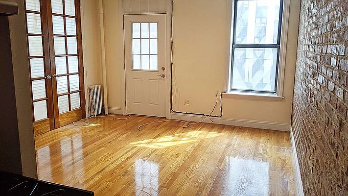 1st image of 122 Mulberry St #3