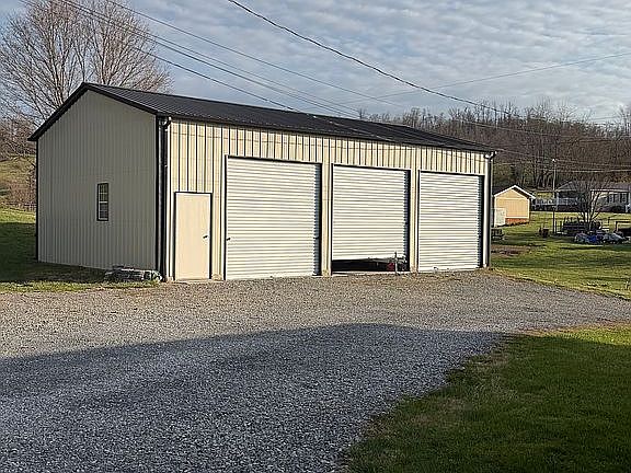 2nd image of 17461 Wyndale Rd