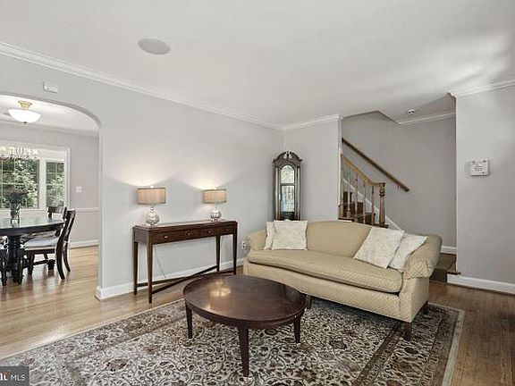 5th image of 1409 Oakcrest Dr