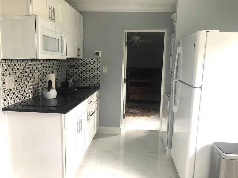 English Lake Dr — Photo 9