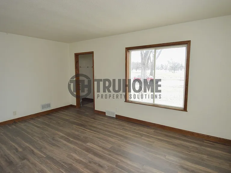 2305 University Ave — Photo 9