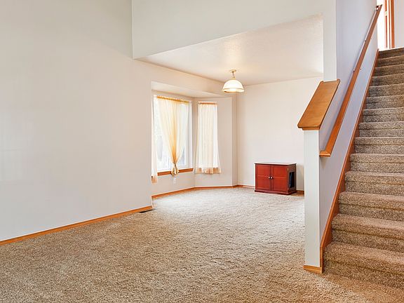4th image of 5016 SE Belmont Ct