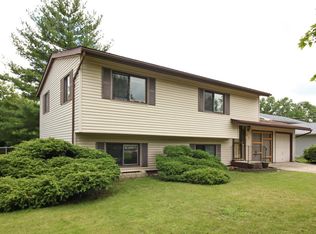 312 Birch Rd, Woodstock, IL 60098