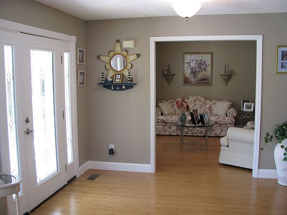 Entry Way / Formal Living Room