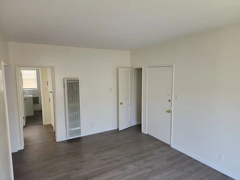 4767 San Vicente Blvd #6 — Photo 10