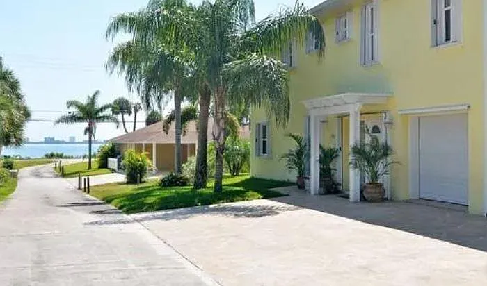 13603 S Indian River Dr #LOWER — Photo 8