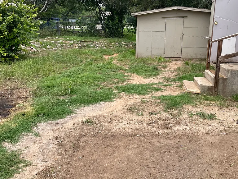 3302 Lake Dr — Photo 14