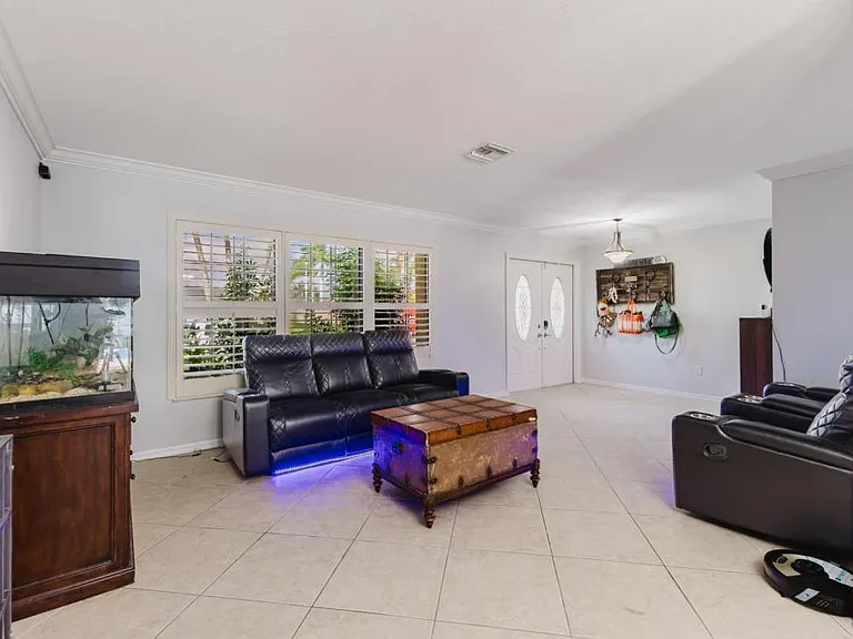 2103 SE 8th Ave — Photo 33