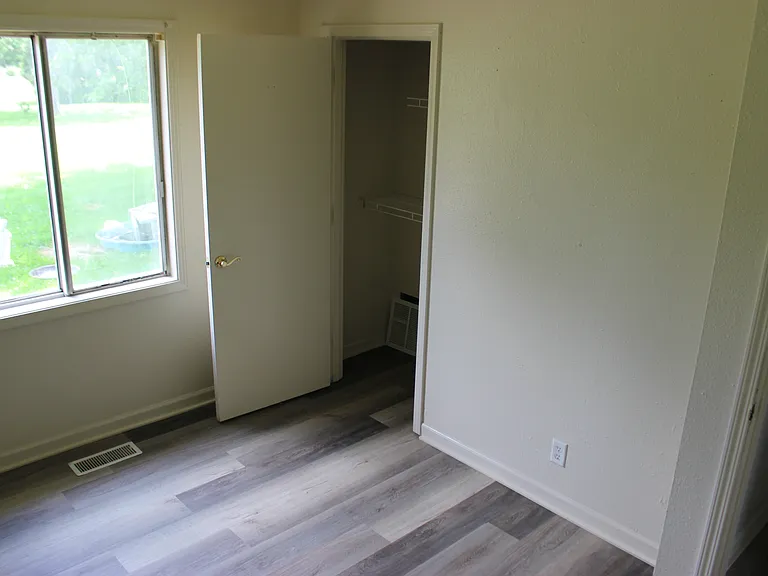 1040 N Lincoln St — Photo 6