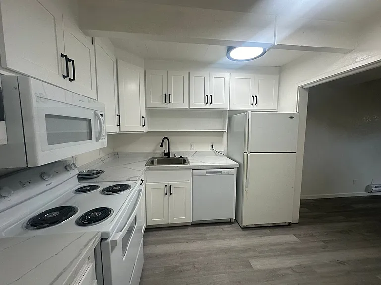 190 Adler Ave — Photo 36
