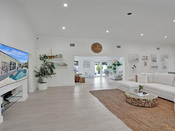 4th image of 3609 NE 25th Terrace