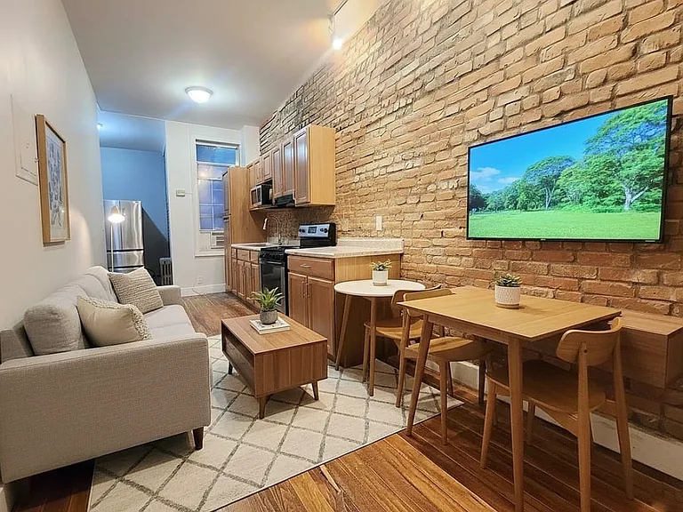 846 Hart St #2R — Photo 1