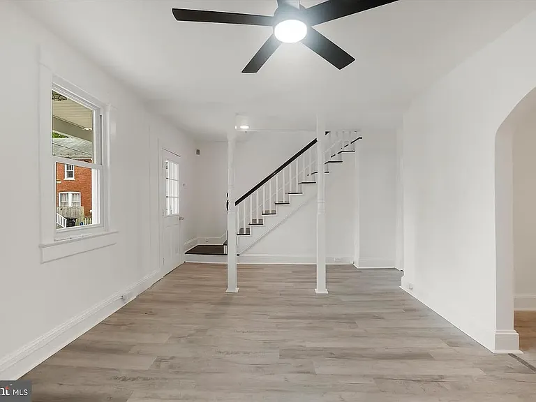 323 Fairview Ave — Photo 10