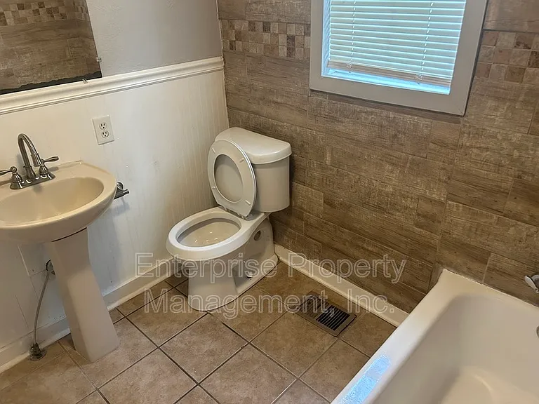 32 N Cooper St — Photo 15