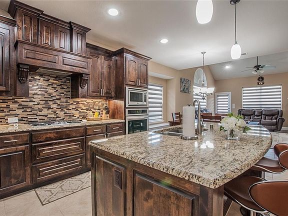 5th image of 2440 Kingsgate Dr